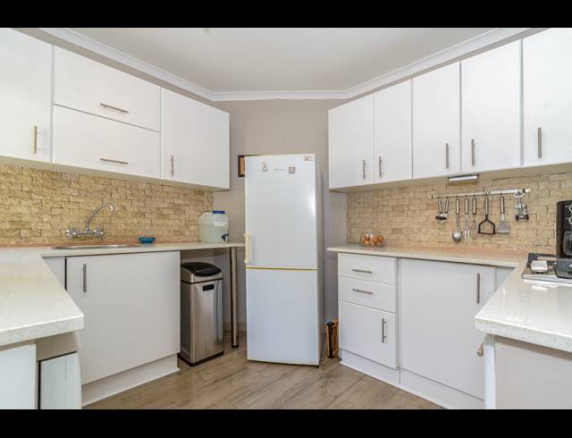 3 BEDROOM TOWNHOUSE FOR SALE IN SONNEGLANS
